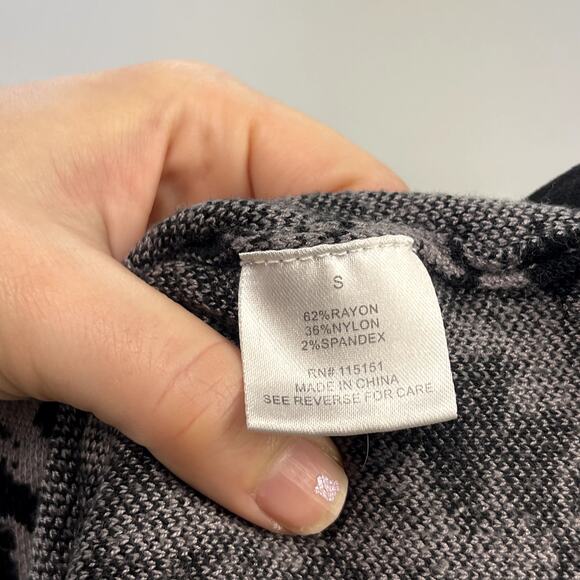 Romeo + Juliet Couture Black and Gray Damask Short Sleeve Sweater Dress - Picture 4 of 4